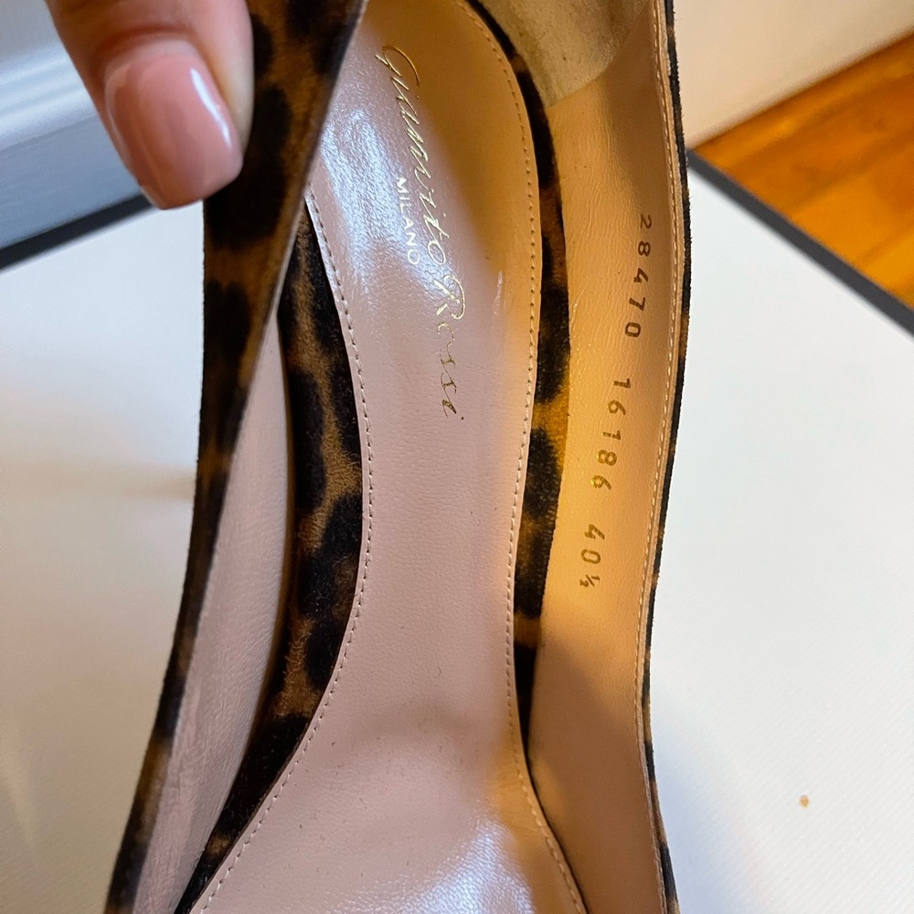 Gianvito Rossi heels 105MM. Size-10.5 perfect for 9. - Picture 4 of 5